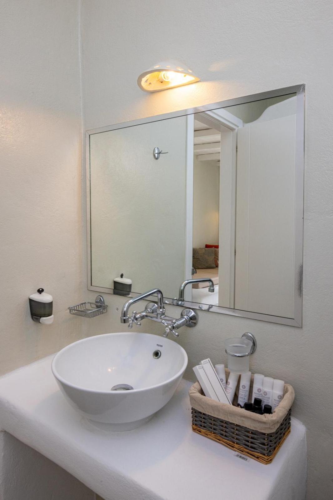 Soulmate'S Suites Tinos Кіонія Екстер'єр фото
